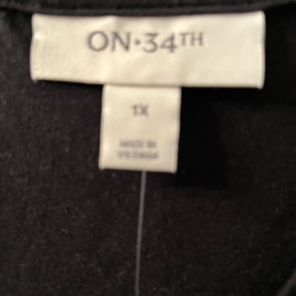 ON-34th Black V-Neck Women's Top Sz 1X - Picture 2 of 4